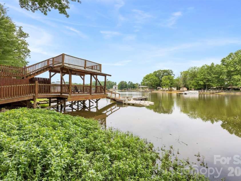 5555 Riverfront Road, Lake Wylie, SC 29710.  MLS# CAR4377095, YatesRealty ID 29692. 