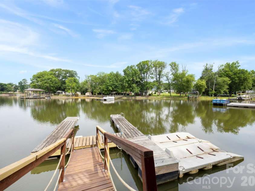 5555 Riverfront Road, Lake Wylie, SC 29710.  MLS# CAR4377095, YatesRealty ID 29692. 