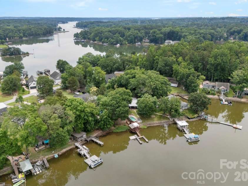 5555 Riverfront Road, Lake Wylie, SC 29710.  MLS# CAR4377095, YatesRealty ID 29692. 