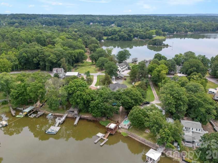 5555 Riverfront Road, Lake Wylie, SC 29710.  MLS# CAR4377095, YatesRealty ID 29692. 