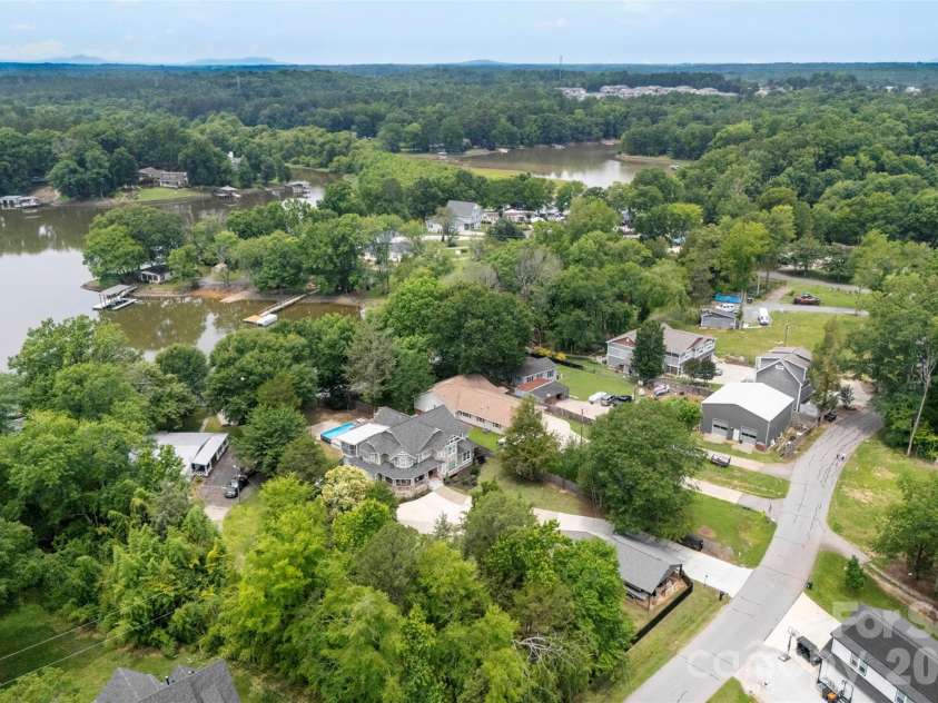 5555 Riverfront Road, Lake Wylie, SC 29710.  MLS# CAR4377095, YatesRealty ID 29692. 