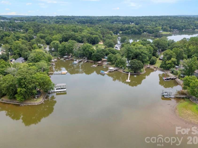 5555 Riverfront Road, Lake Wylie, SC 29710.  MLS# CAR4377095, YatesRealty ID 29692. 