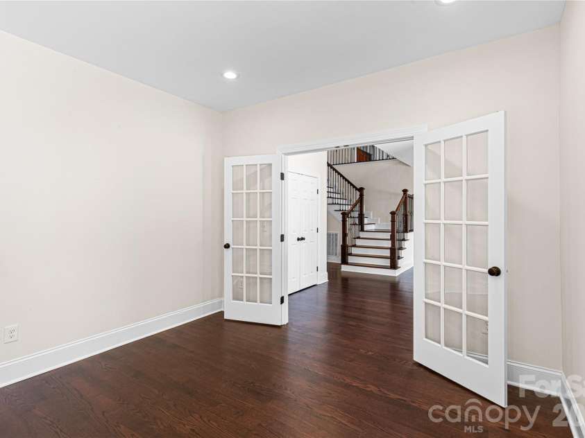 5555 Riverfront Road, Lake Wylie, SC 29710.  MLS# CAR4425921, YatesRealty ID 29692. First floor office
