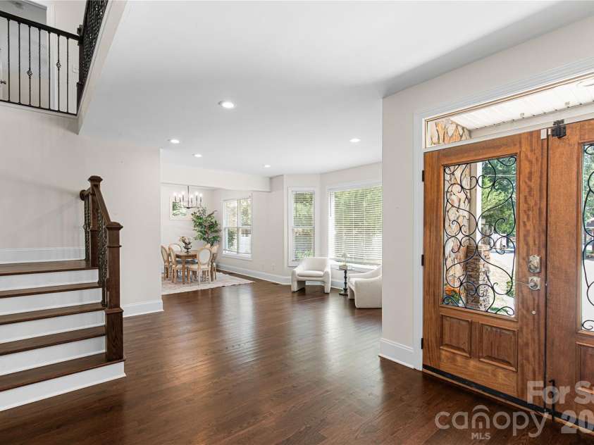 5555 Riverfront Road, Lake Wylie, SC 29710.  MLS# CAR4425921, YatesRealty ID 29692. Foyer
