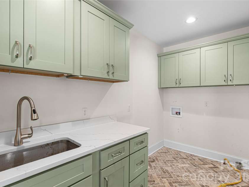 5555 Riverfront Road, Lake Wylie, SC 29710.  MLS# CAR4425921, YatesRealty ID 29692. Laundry Room