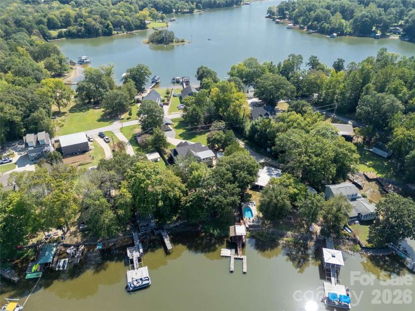 5555 Riverfront Road, Lake Wylie, SC 29710.  MLS# CAR4425921, YatesRealty ID 29692. Peninsula view