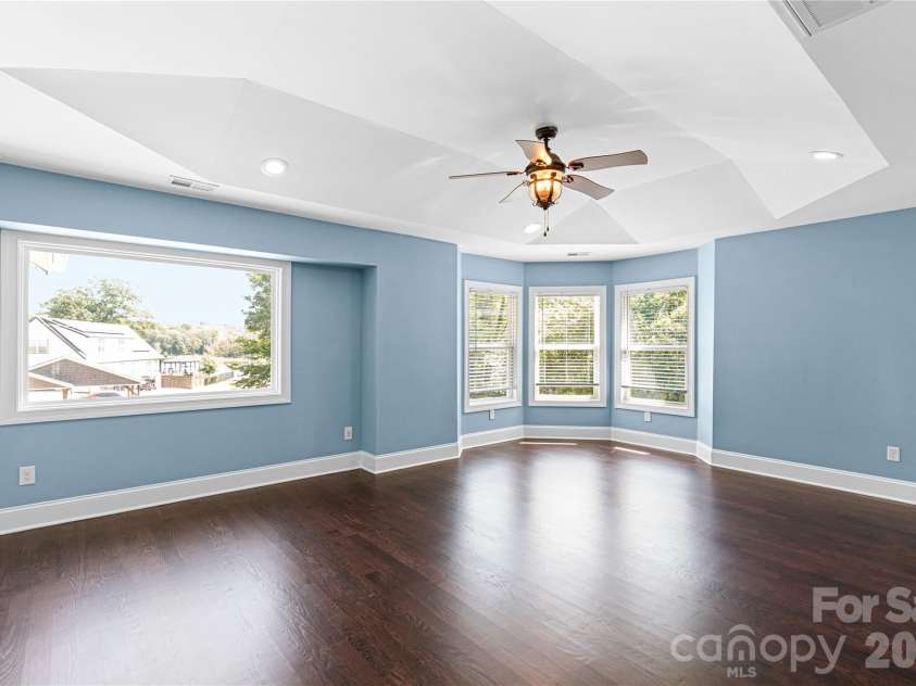 5555 Riverfront Road, Lake Wylie, SC 29710.  MLS# CAR4425921, YatesRealty ID 29692. Spacious primary suite