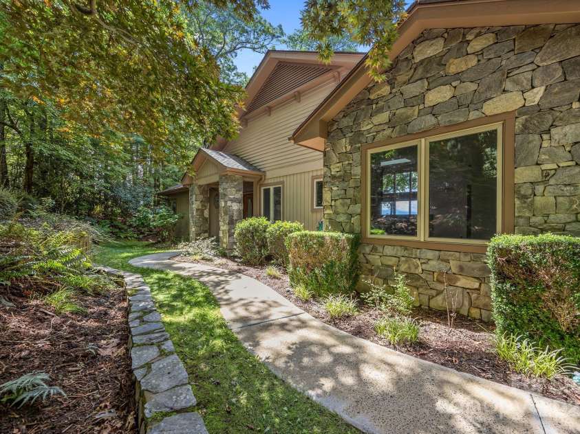 110 Thrashing Rock Drive, Hendersonville, NC 28739.  MLS# CAR4282429, YatesRealty ID 29693. 