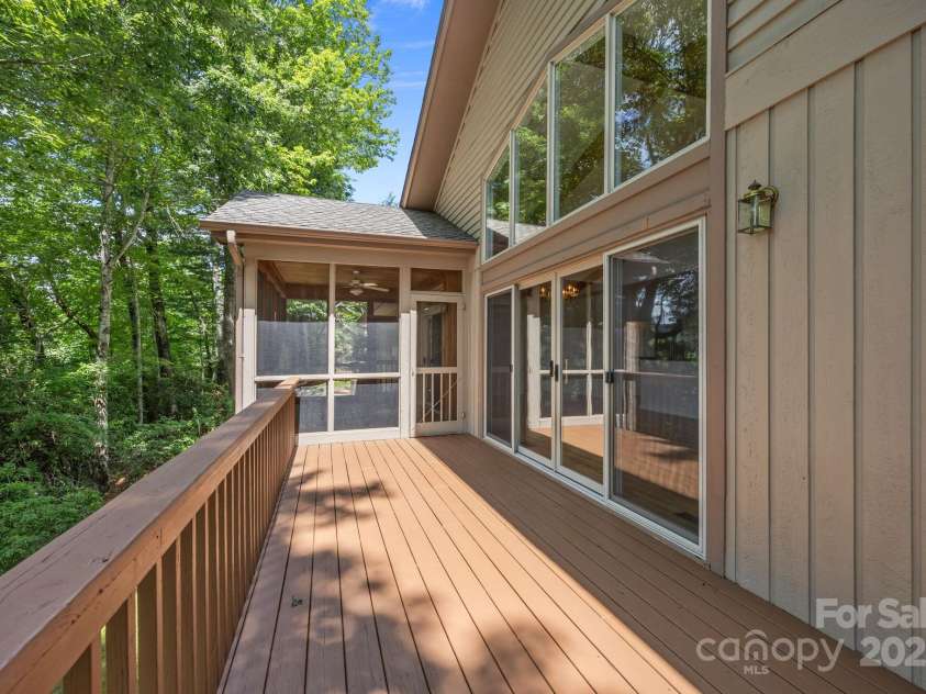 110 Thrashing Rock Drive, Hendersonville, NC 28739.  MLS# CAR4282429, YatesRealty ID 29693. 