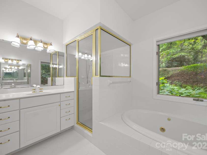 110 Thrashing Rock Drive, Hendersonville, NC 28739.  MLS# CAR4282429, YatesRealty ID 29693. 