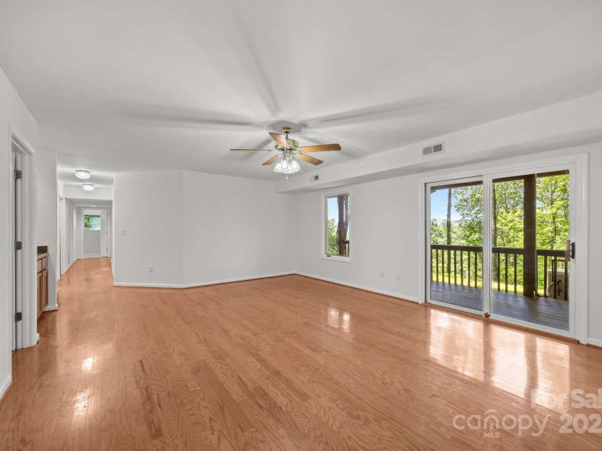 110 Thrashing Rock Drive, Hendersonville, NC 28739.  MLS# CAR4282429, YatesRealty ID 29693. 