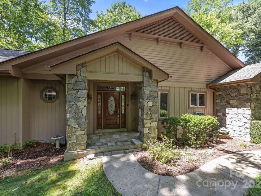 110 Thrashing Rock Drive, Hendersonville, NC 28739.  MLS# CAR4282429, YatesRealty ID 29693. 