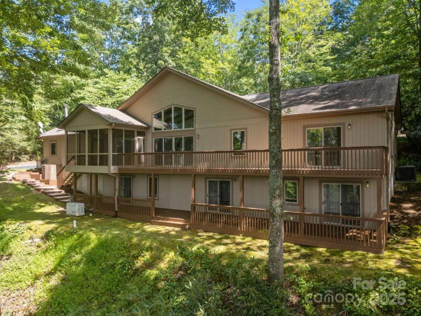 110 Thrashing Rock Drive, Hendersonville, NC 28739.  MLS# CAR4282429, YatesRealty ID 29693. 