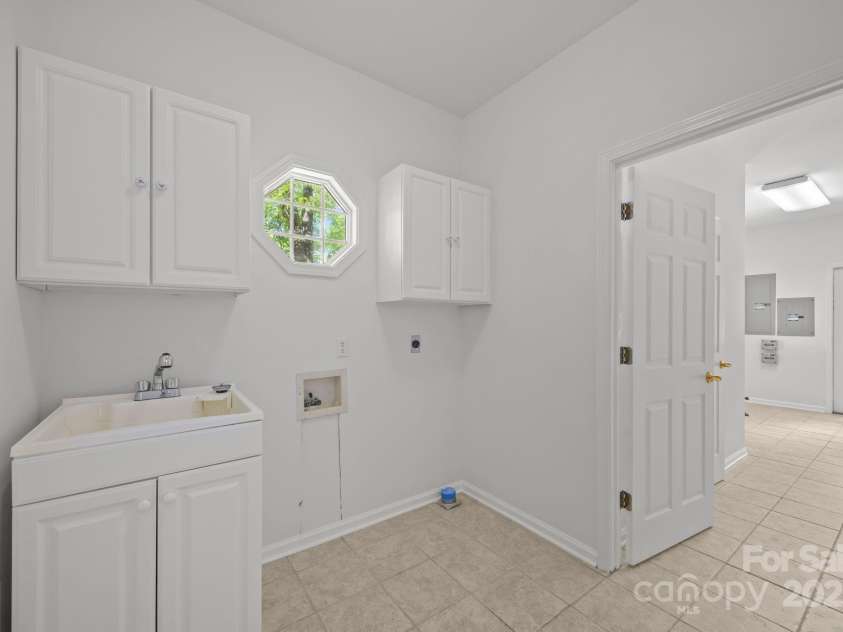 110 Thrashing Rock Drive, Hendersonville, NC 28739.  MLS# CAR4282429, YatesRealty ID 29693. Laundry area off kitchen and garage