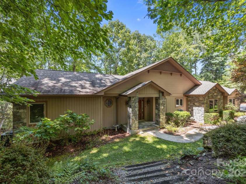 110 Thrashing Rock Drive, Hendersonville, NC 28739.  MLS# CAR4282429, YatesRealty ID 29693. Welcome home to 110 Thrashing Rock Dr.!