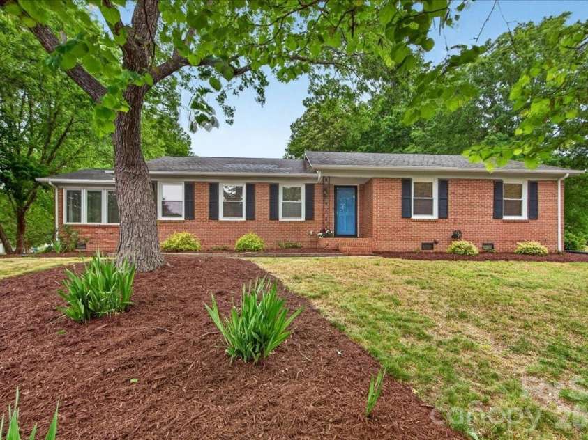 6219 Welford Road, Charlotte, NC 28211.  MLS# CAR4376961, YatesRealty ID 29693. 