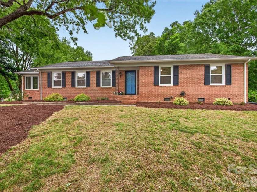 6219 Welford Road, Charlotte, NC 28211.  MLS# CAR4376961, YatesRealty ID 29693. 