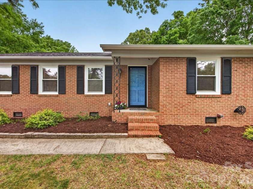 6219 Welford Road, Charlotte, NC 28211.  MLS# CAR4376961, YatesRealty ID 29693. 