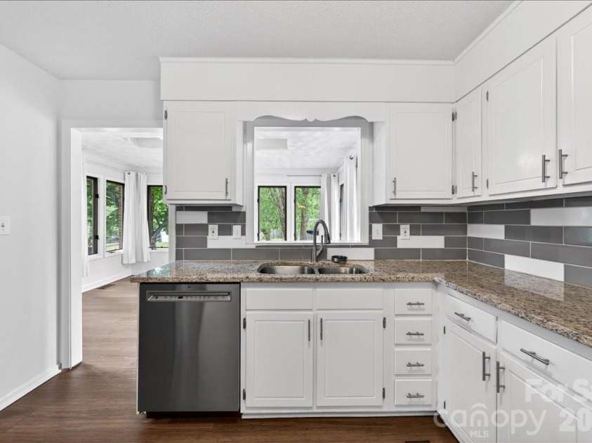 6219 Welford Road, Charlotte, NC 28211.  MLS# CAR4376961, YatesRealty ID 29693. 