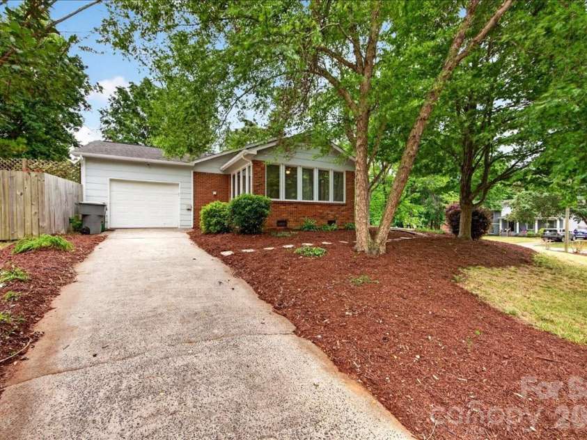 6219 Welford Road, Charlotte, NC 28211.  MLS# CAR4376961, YatesRealty ID 29693. 
