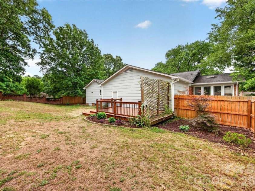 6219 Welford Road, Charlotte, NC 28211.  MLS# CAR4376961, YatesRealty ID 29693. 