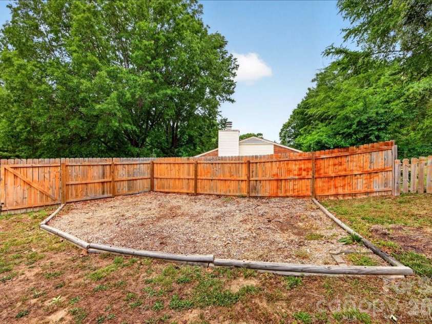 6219 Welford Road, Charlotte, NC 28211.  MLS# CAR4376961, YatesRealty ID 29693. 