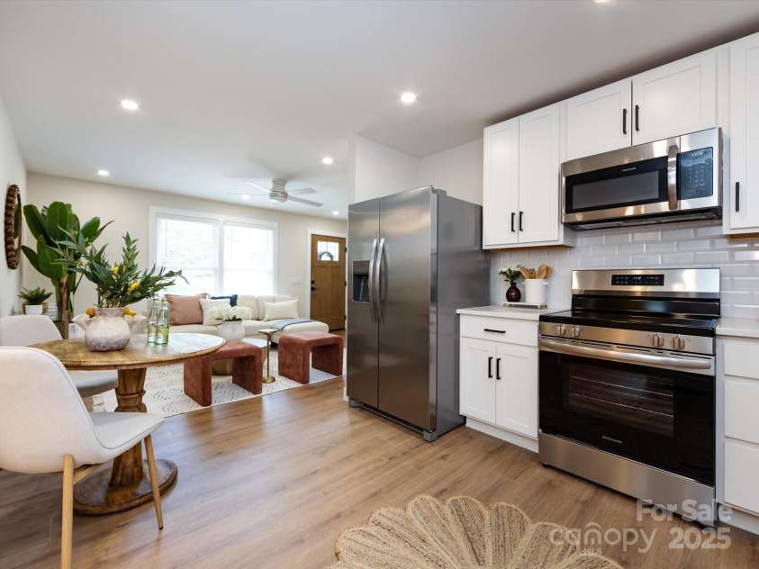 1152 Penrose Lane, Charlotte, NC 28217.  MLS# CAR4262901, YatesRealty ID 29694. 