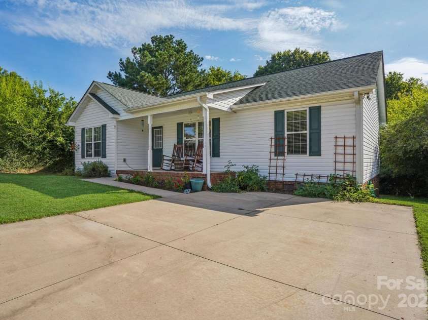 109 Cypress Street, Concord, NC 28025.  MLS# CAR4282657, YatesRealty ID 29696. 