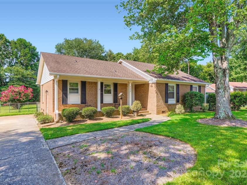 8606 Beechbrooke Road, Charlotte, NC 28227.  MLS# CAR4284928, YatesRealty ID 29698. 
