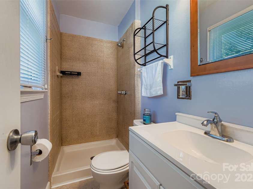 8606 Beechbrooke Road, Charlotte, NC 28227.  MLS# CAR4284928, YatesRealty ID 29698. 