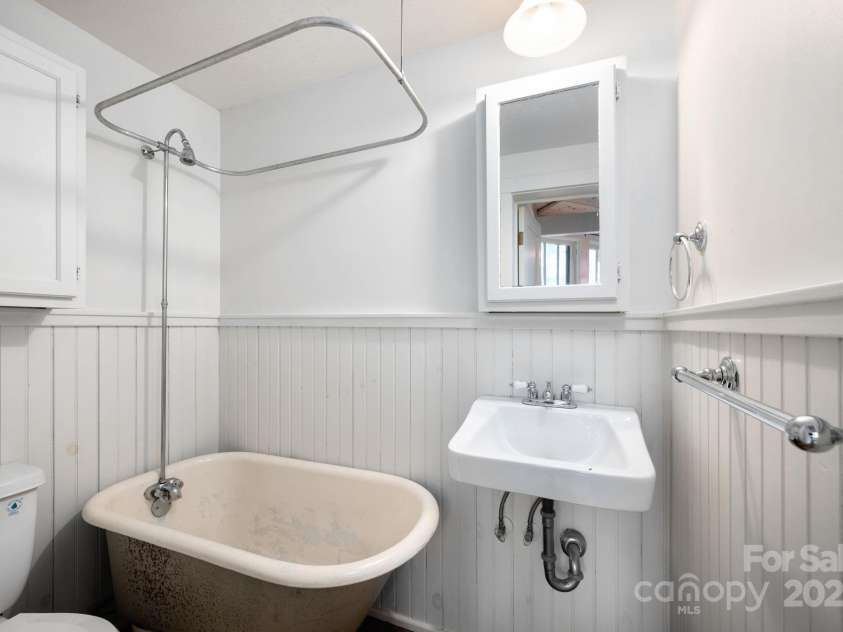 11 Cullowhee Street, Asheville, NC 28801.  MLS# CAR4307173, YatesRealty ID 297. Studio Bath with Clawfoot Tub and Shower