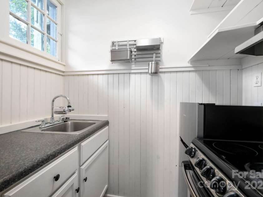 11 Cullowhee Street, Asheville, NC 28801.  MLS# CAR4307173, YatesRealty ID 297. Studio Kitchen