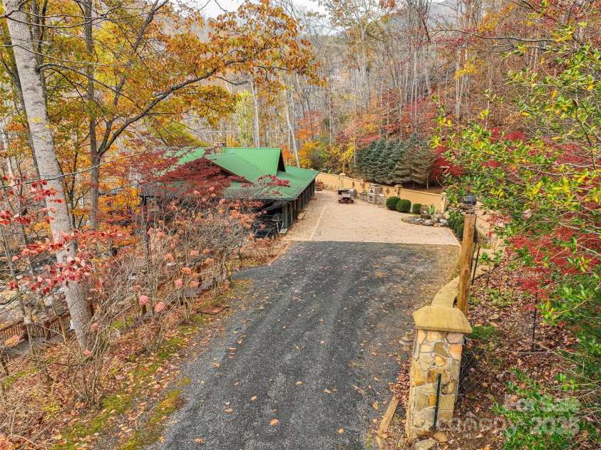 90 Rogers Creek Drive, Bakersville, NC 28705.  MLS# CAR4318662, YatesRealty ID 297. 
