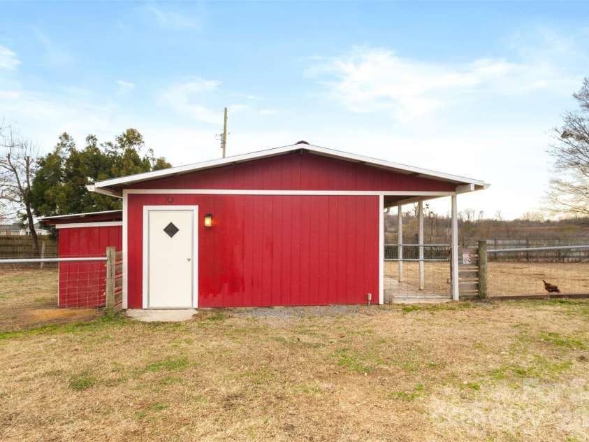 1131 Sikes Mill Road, Monroe, NC 28110.  MLS# CAR4346944, YatesRealty ID 2970. Chicken Coop