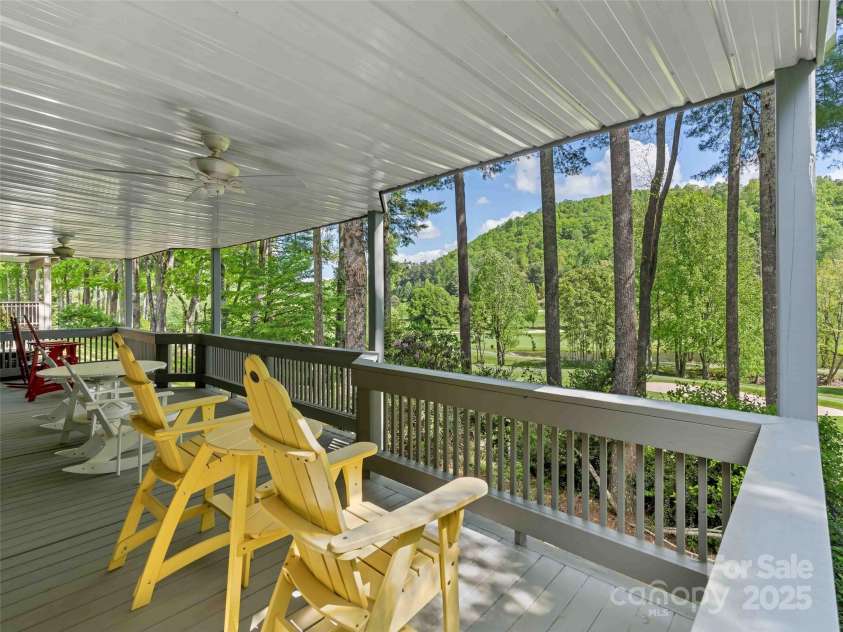 161 Winding Meadows Drive, Flat Rock, NC 28731.  MLS# CAR4256144, YatesRealty ID 2970. 