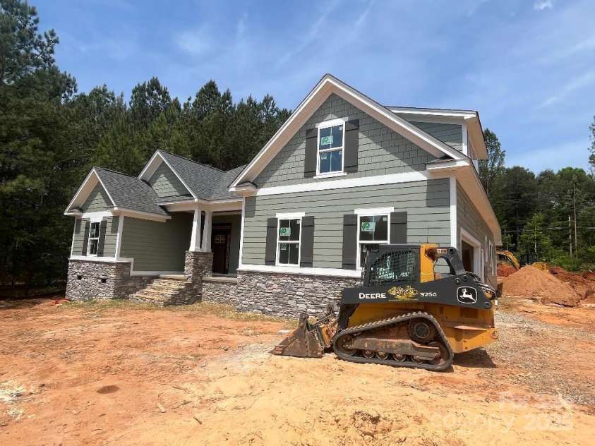 5947 Tipperary Drive, Denver, NC 28037.  MLS# CAR4239420, YatesRealty ID 2970. 