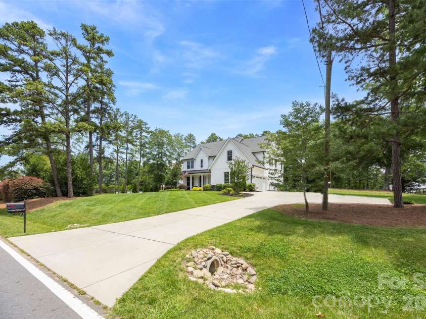 16709 Mckee Road, Charlotte, NC 28278.  MLS# CAR4388215, YatesRealty ID 29700. 