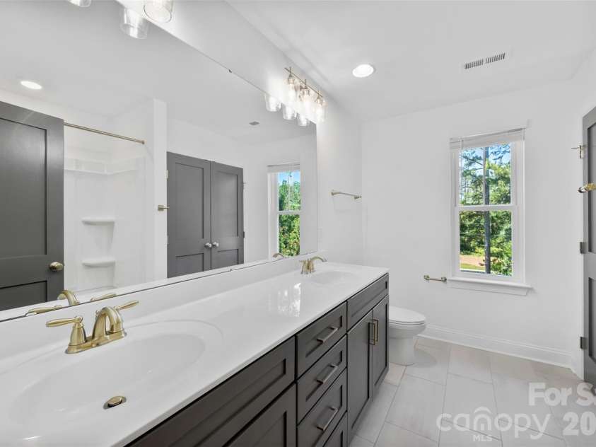 16709 Mckee Road, Charlotte, NC 28278.  MLS# CAR4388215, YatesRealty ID 29700. Bathroom #3
