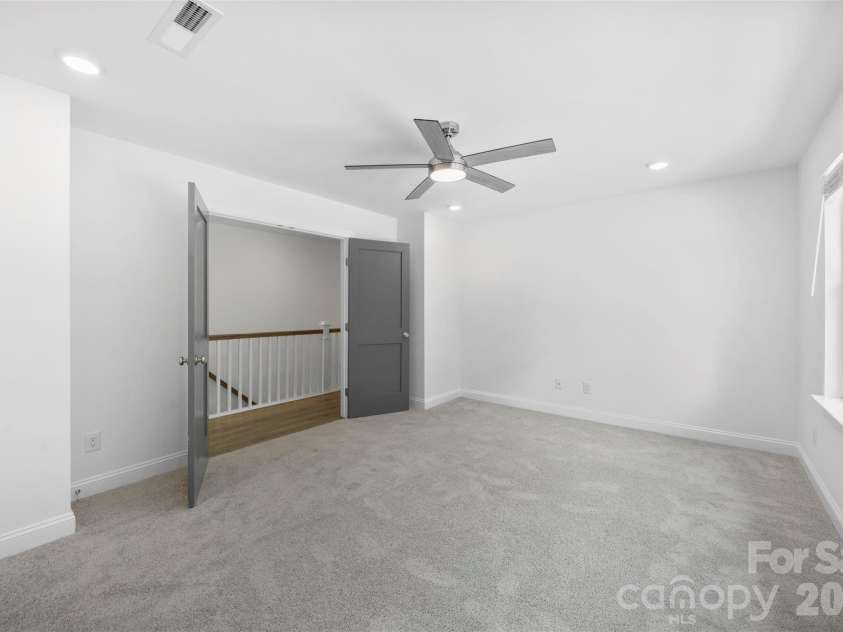 16709 Mckee Road, Charlotte, NC 28278.  MLS# CAR4388215, YatesRealty ID 29700. Bonus Room
