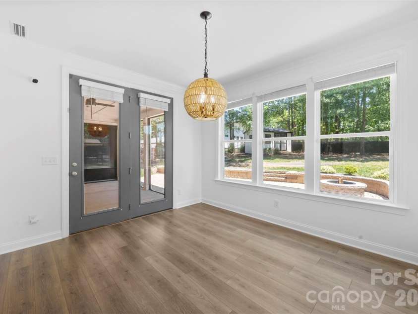 16709 Mckee Road, Charlotte, NC 28278.  MLS# CAR4388215, YatesRealty ID 29700. Breakfast Room