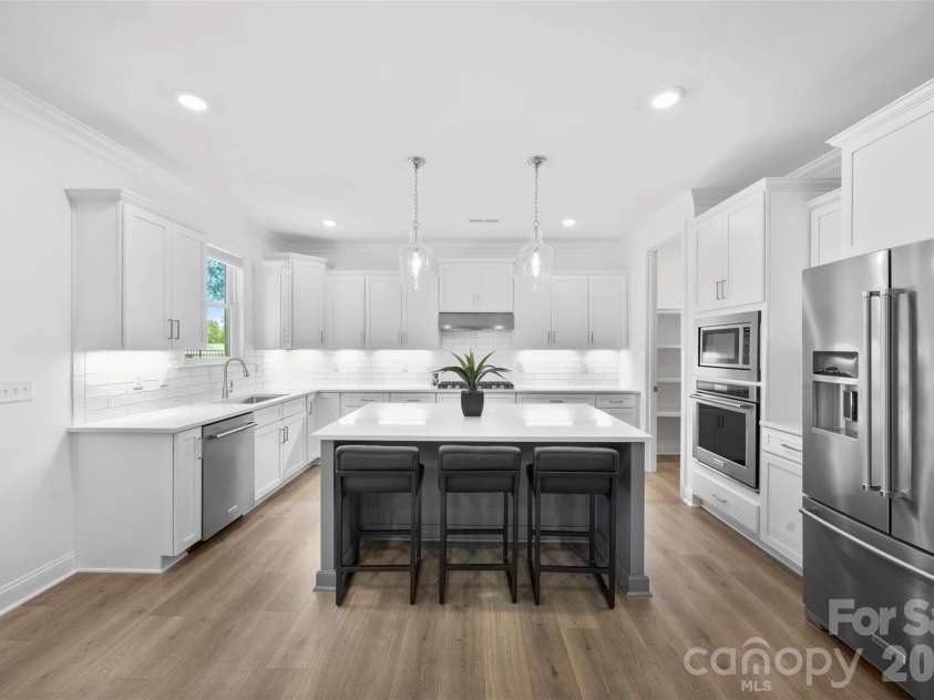 16709 Mckee Road, Charlotte, NC 28278.  MLS# CAR4388215, YatesRealty ID 29700. Kitchen