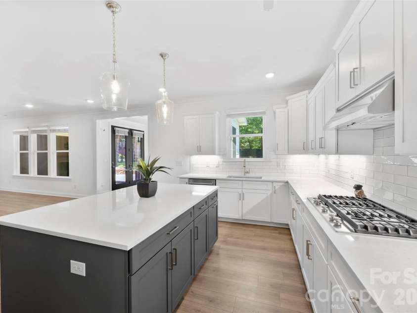 16709 Mckee Road, Charlotte, NC 28278.  MLS# CAR4388215, YatesRealty ID 29700. Kitchen