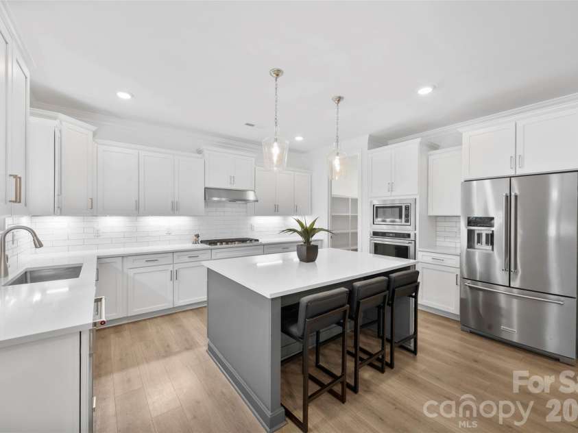 16709 Mckee Road, Charlotte, NC 28278.  MLS# CAR4388215, YatesRealty ID 29700. Kitchen
