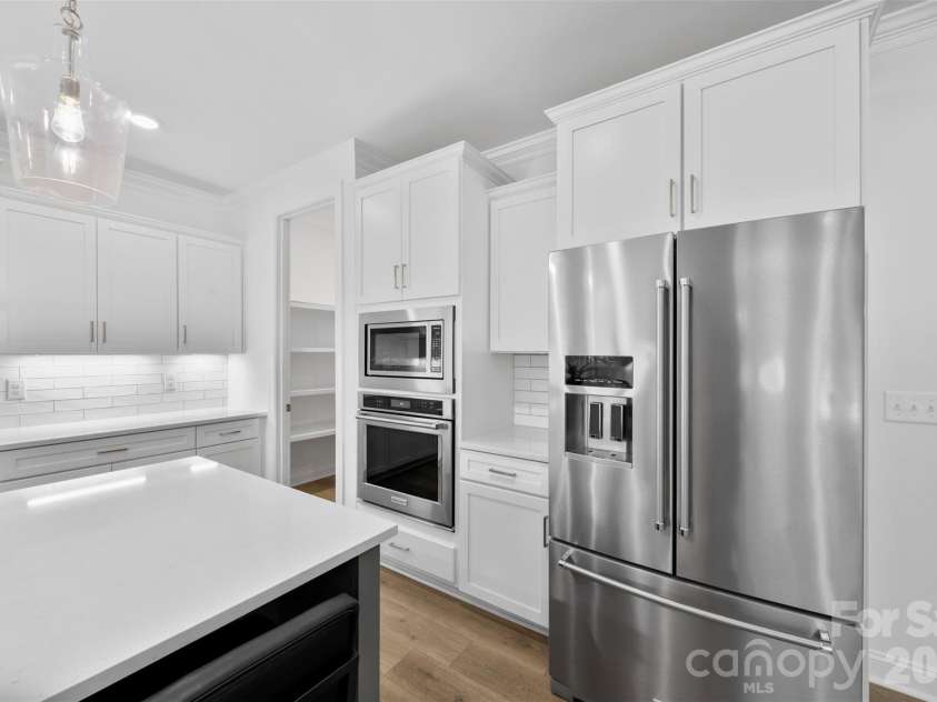 16709 Mckee Road, Charlotte, NC 28278.  MLS# CAR4388215, YatesRealty ID 29700. Kitchen