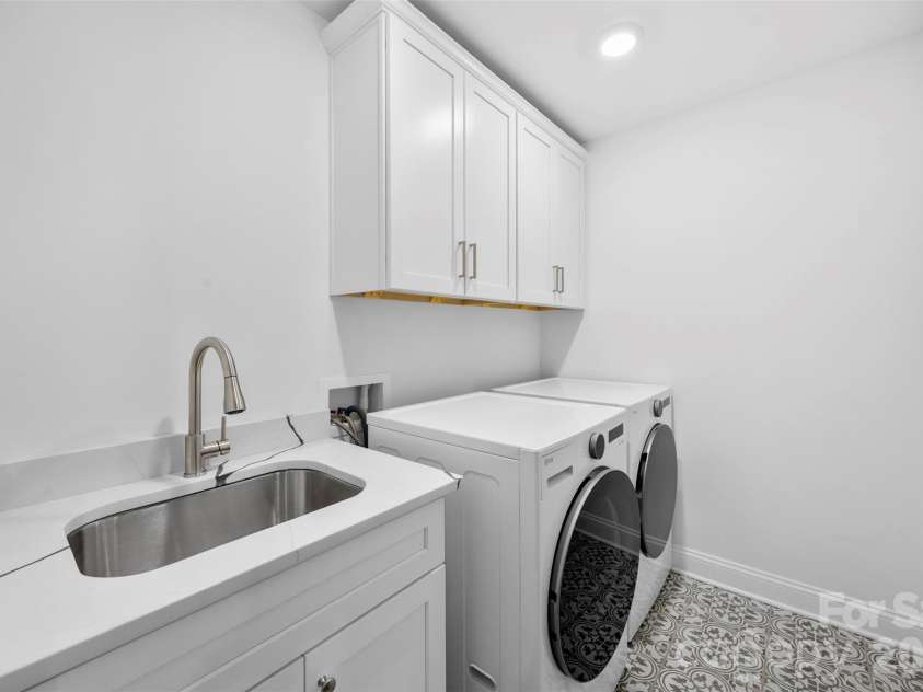 16709 Mckee Road, Charlotte, NC 28278.  MLS# CAR4388215, YatesRealty ID 29700. Laundry Room