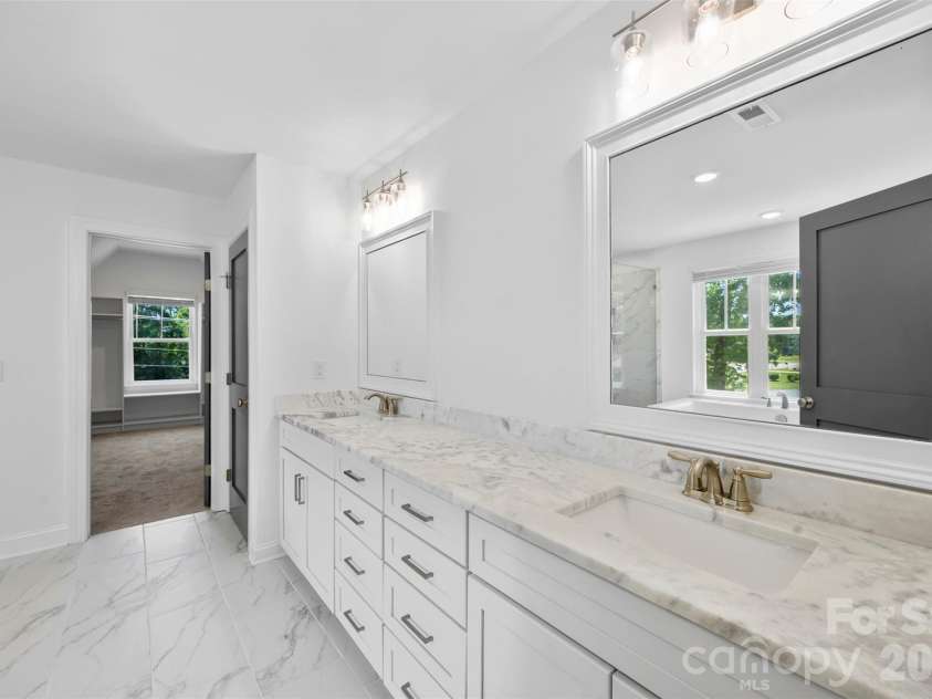 16709 Mckee Road, Charlotte, NC 28278.  MLS# CAR4388215, YatesRealty ID 29700. Primary Bath