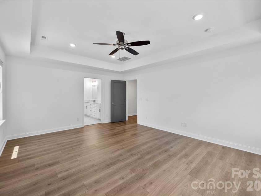 16709 Mckee Road, Charlotte, NC 28278.  MLS# CAR4388215, YatesRealty ID 29700. Primary Bedroom