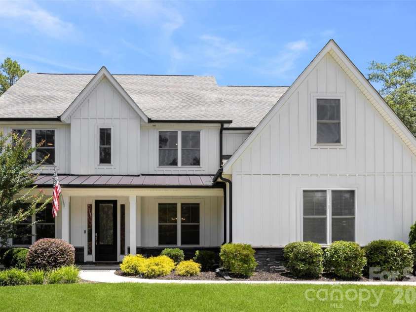 16709 Mckee Road, Charlotte, NC 28278.  MLS# CAR4388215, YatesRealty ID 29700. Welcome to 16709 Mckee Rd.