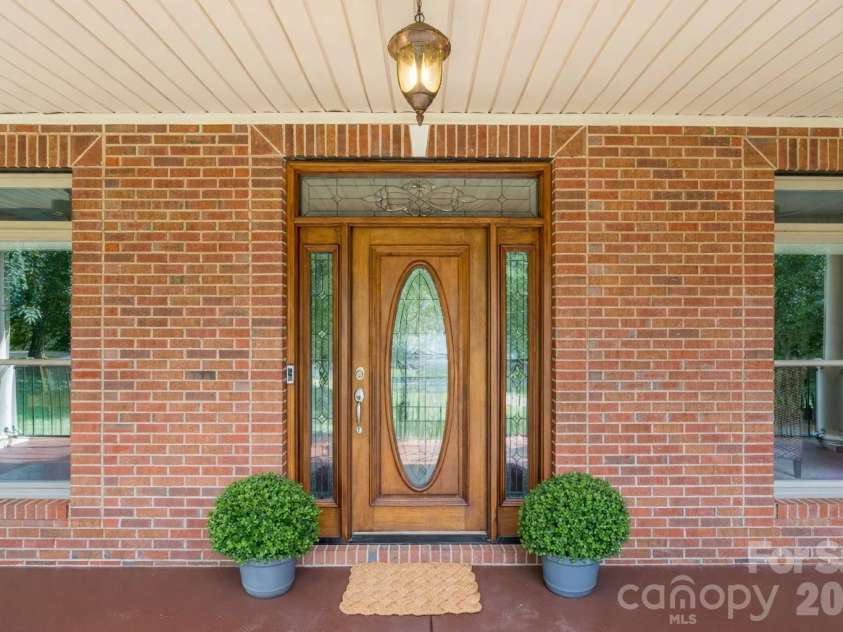 182 Broadview Circle, Mooresville, NC 28117.  MLS# CAR4352412, YatesRealty ID 29701. 