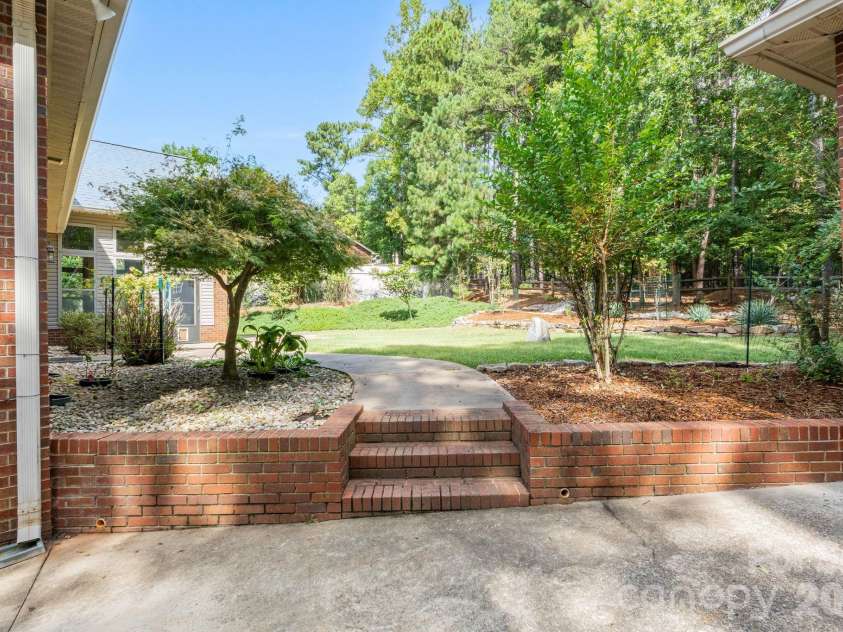 182 Broadview Circle, Mooresville, NC 28117.  MLS# CAR4352412, YatesRealty ID 29701. 